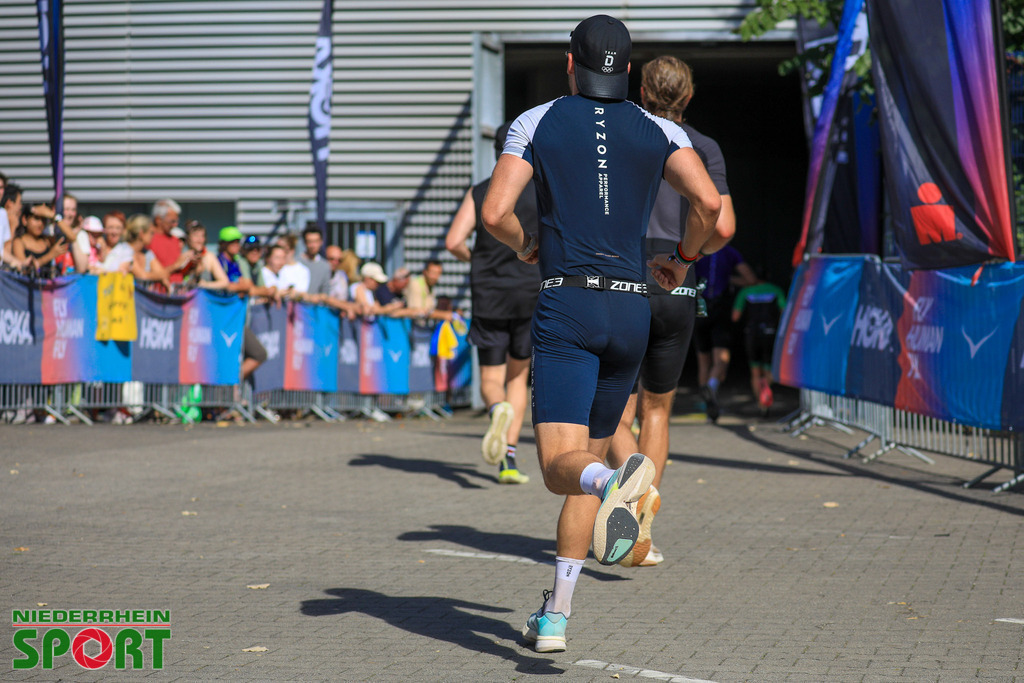 IRONMAN70-3-Duisburg-2025_Laufen_075 | Bildergalerie von Sport-Ereignissen aber auch von weiteren spannenden Dingen - nicht nur vom Niederrhein. In Anlehnung an den bekannten Spruch von Hanns Dieter Hüsch heißt das Motto: "Niederrhein ist überall".  - Realisiert mit Pictrs.com