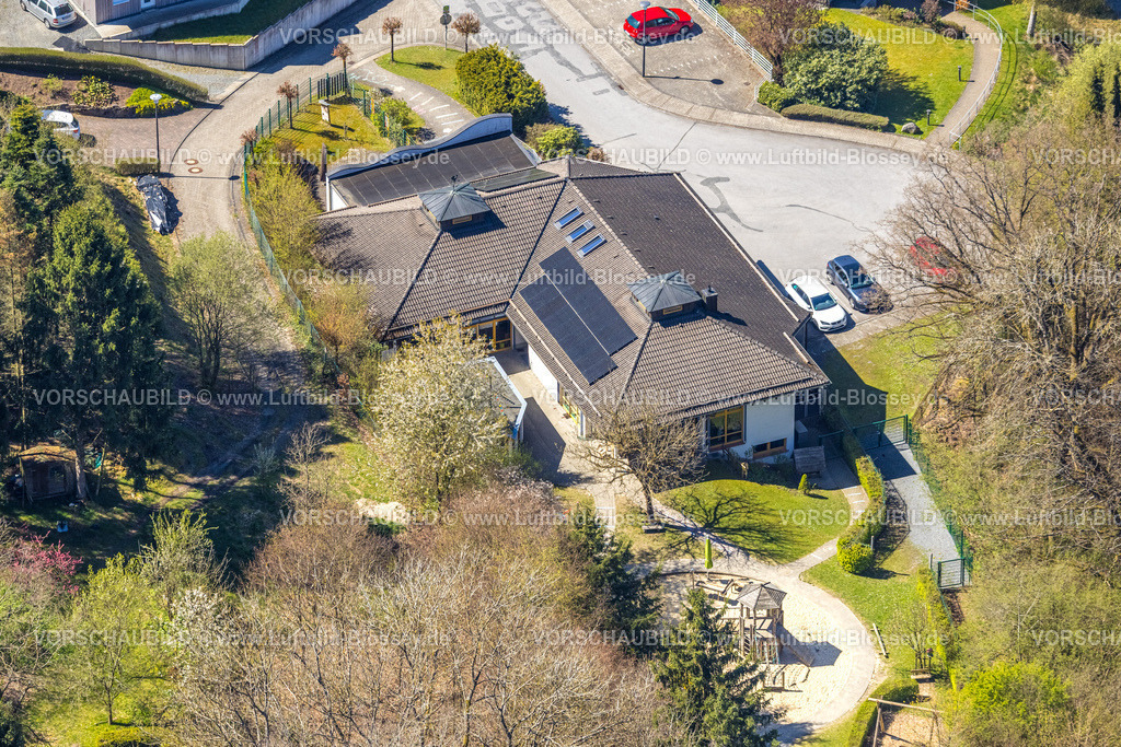 Eslohe260403718 | Luftbild, Regenbogen Kindergarten, Martin-Luther-Straße,Niedereslohe, Eslohe, Sauerland, Nordrhein-Westfalen, Deutschland