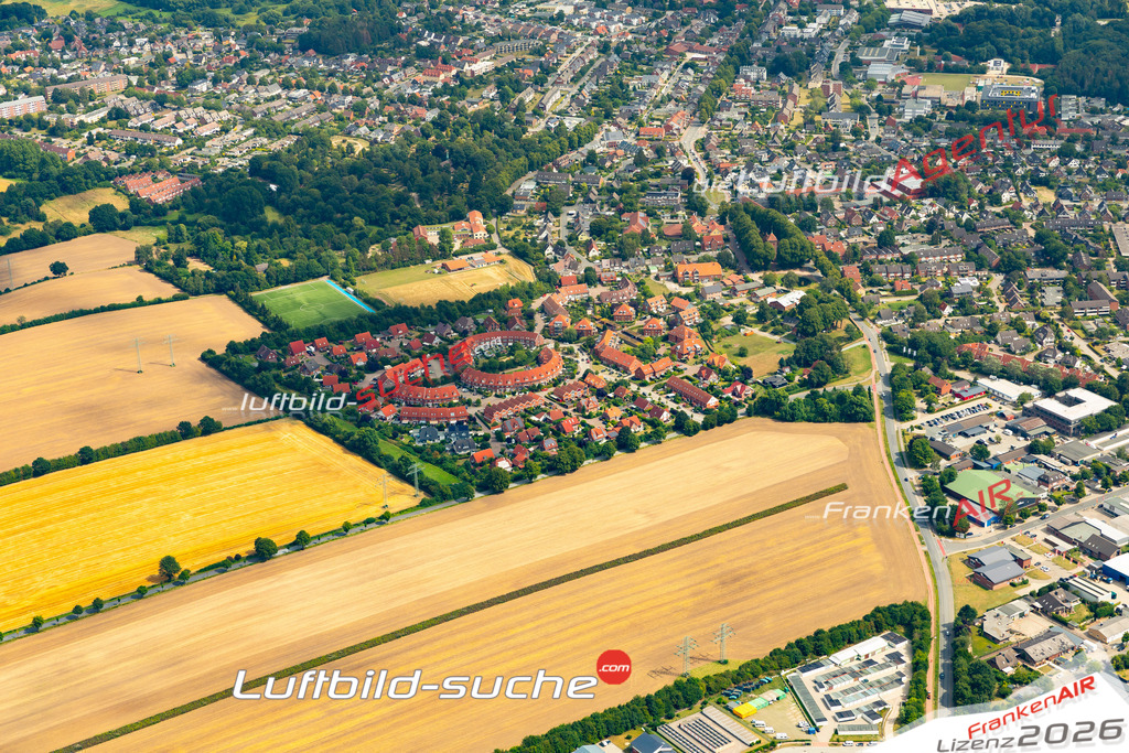 Aktuelles Luftbild von  Bad Schwartau - Die Luftaufnahme wurde 2022 mittels UL-Flugzeug erstellt ( keine Drohne ) - hochauflösende Kamera-Systeme von  Canon -Beste Qualität - Für grossformatige Ausdrucke geeignet. Die Geschenkidee !