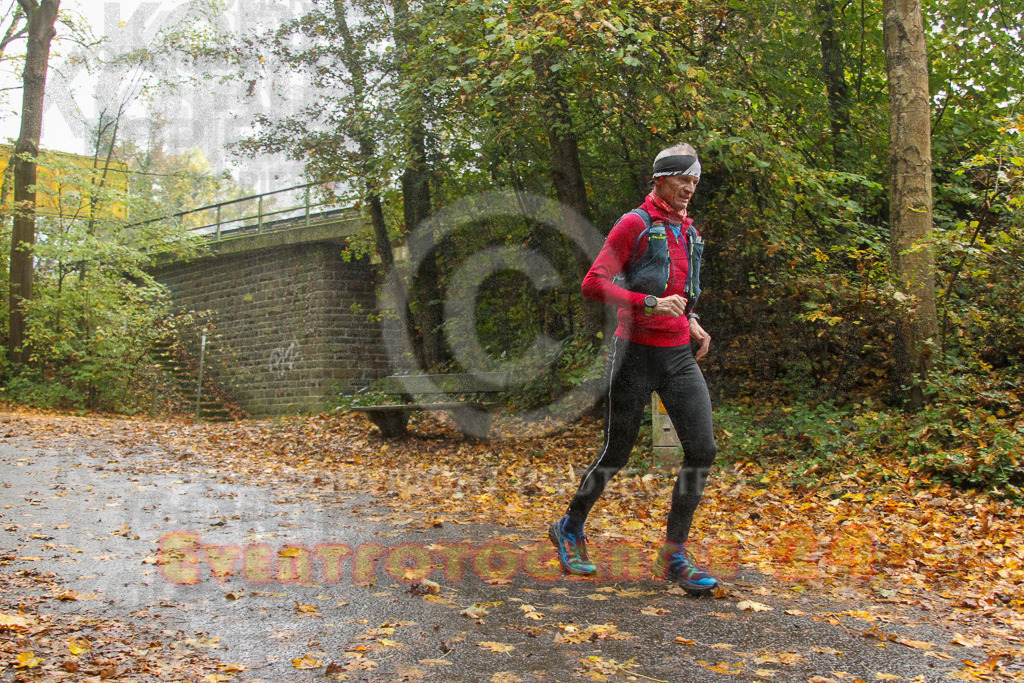 241027_0912_EV4_5512 | Sportfotografie im Rhein-Sieg Kreis, Köln, Bonn, NRW, Rheinland Pfalz, Hessen, etc. Unser Tätigkeitsfeld umfasst den Laufsport vom Volkslauf über den Marathon, Duathlon, Triathon bis zum Ultralauf wie Kölnpfad Ultra oder Schindertrail.