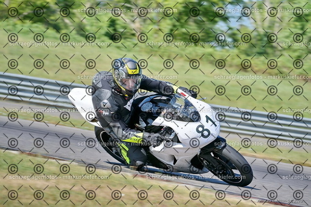 25bt04-0135 | markuskiefer.com - Realisiert mit Pictrs.com