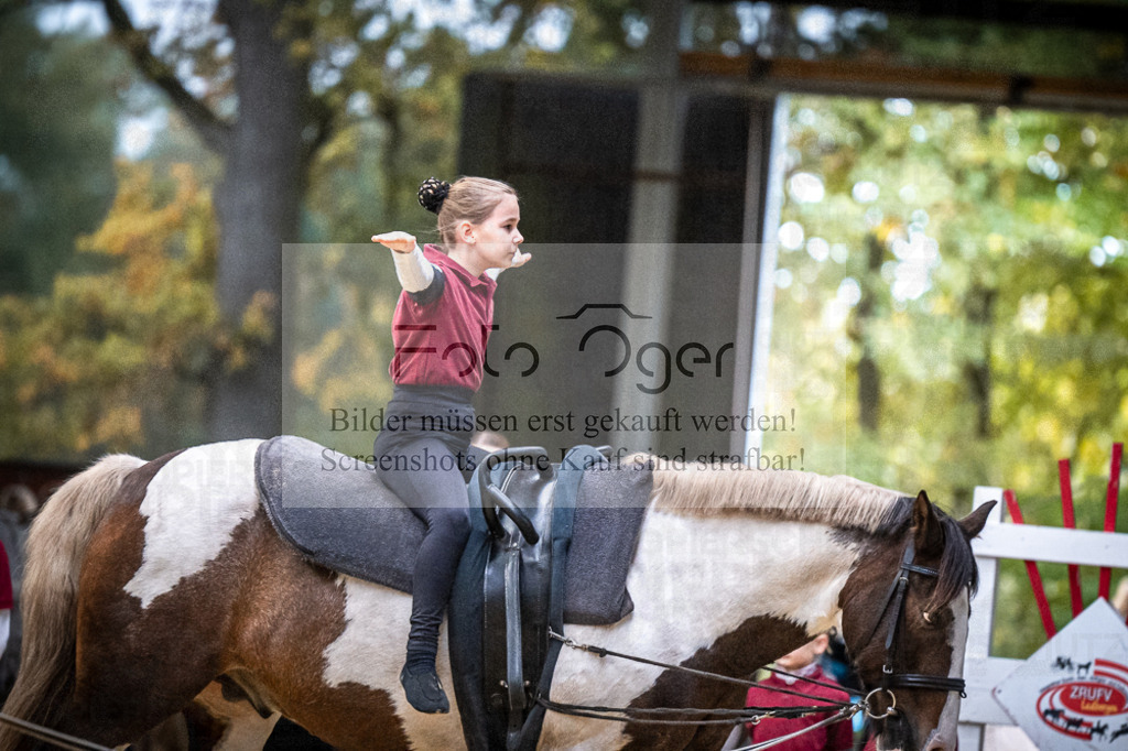 DOS_0080 | Entdecke hochwertige Reitturnierfotos von Foto Oger. Professionell, emotional und authentisch – jetzt Lieblingsmomente im Shop bestellen.Deutschlandweite Turnierfotografie. - Realisiert mit Pictrs.com