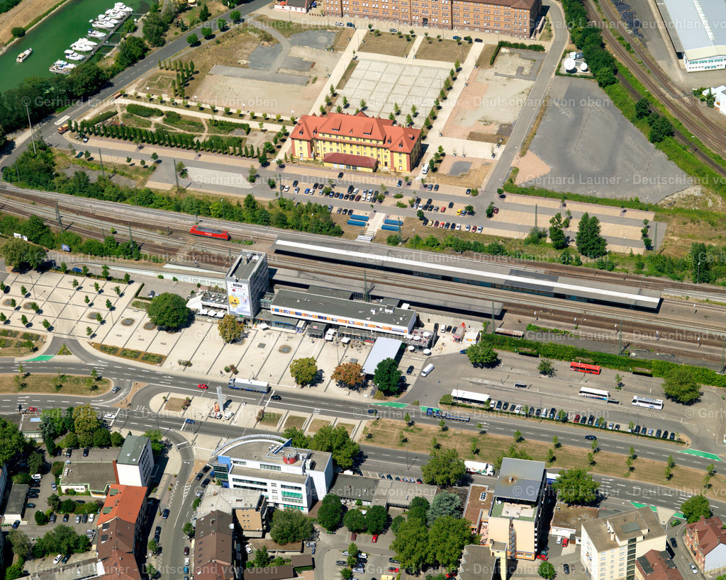 2696171 | KEHL 18.07.2006 Gleisverlauf und Bahnhofsgebäude in Kehl im Bundesland Baden-Württemberg, Deutschland. // Train station railway building in Kehl in the state Baden-Wuerttemberg, Germany. Foto: Gerhard Launer