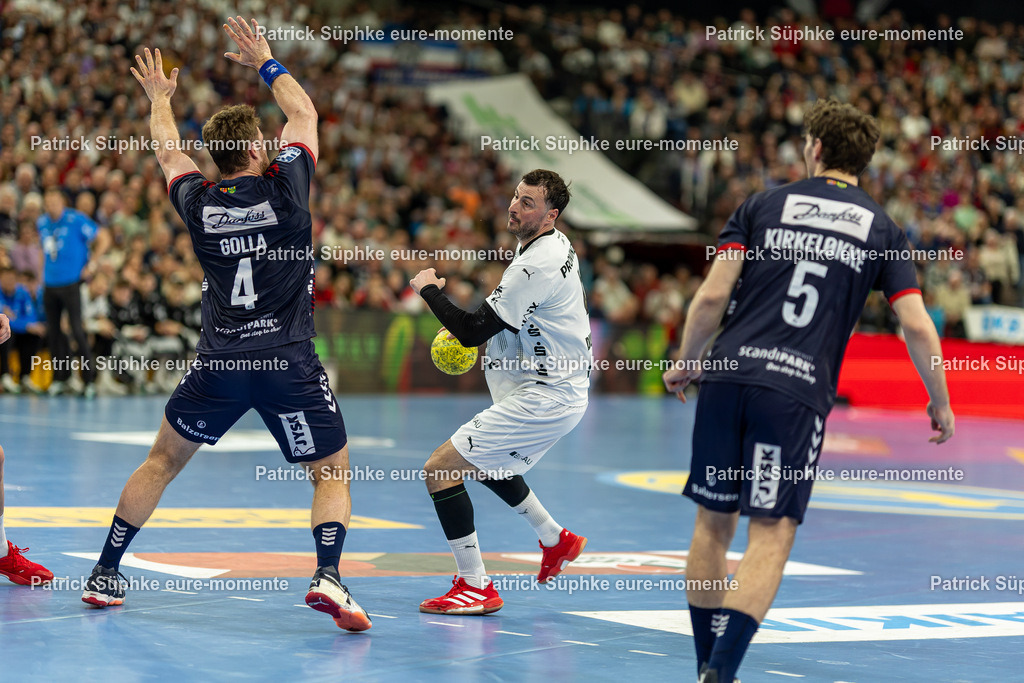 Handball I Herren I Daikin HBL I Saison 2024-2025 I 23. Spieltag I SG Flensburg-Handewitt - THW Kiel | Handball: Bundesliga, SG Flensburg-Handewitt - THW Kiel, 23. Spieltag, GP JOULE ArenaDomagoj Duvnijak (4, THW Kiel) mit Ball