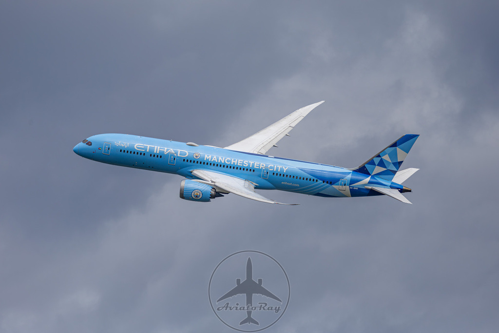EY126-B789-A6-BND-MUC-AUH-20250421-1 | Browse breathtaking aviation photography and order high-quality prints from AviatoRay's gallery. Perfect for enthusiasts and collectors. - Realisiert mit Pictrs.com