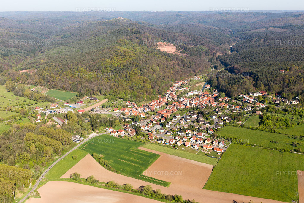 Aerial view: View of the town in Offwiller in the state Bas-Rhin, France.Photo: IMG_099461.jpg taken on 04/30/2017 by Werner Riehm/FLY-FOTO.comResolution of the original: 5472 x 3648 px
