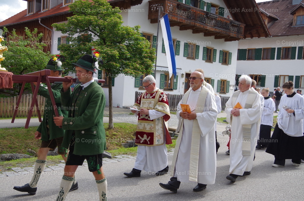 IMGP6604 | fotografiert von Axel PollmannLeonhardi Wallfahrt Benediktbeuern und Murnau, Fronleichnam, Fasching, Landschaft im Loisachtal und Benediktbeuern  - Realisiert mit Pictrs.com