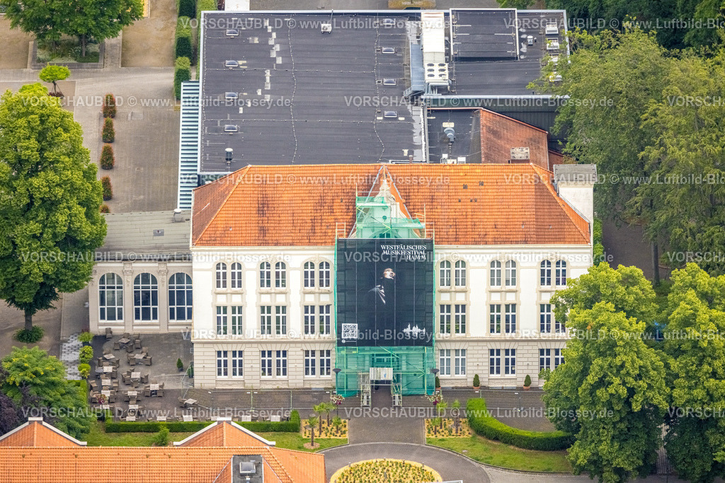 Hamm220602415 | Luftbild, Kurhaus Bad Hamm, Fassadenrenovierung, Leinwand für Westfälisches Musikfestival Hamm, Uentrop, Hamm, Ruhrgebiet, Nordrhein-Westfalen, Deutschland