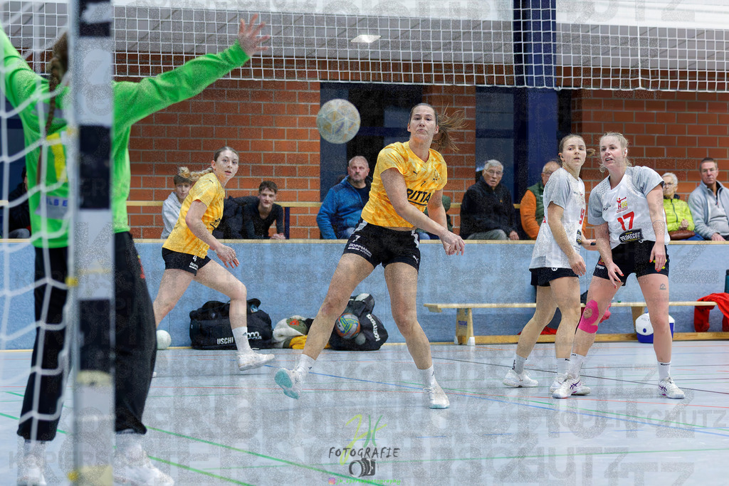 Frauen Oberliga Mitte (HHV); HSG Eibelshausen/Ewersbach - HSG Wettenberg II | Frauen Oberliga Mitte (HHV); HSG Eibelshausen/Ewersbach - HSG Wettenberg II am 13.12.2025 in Steinbrücken (Sporthalle am Hammerweiher)Photo © 2025 - Jörg Heinrich - Realisiert mit Pictrs.com