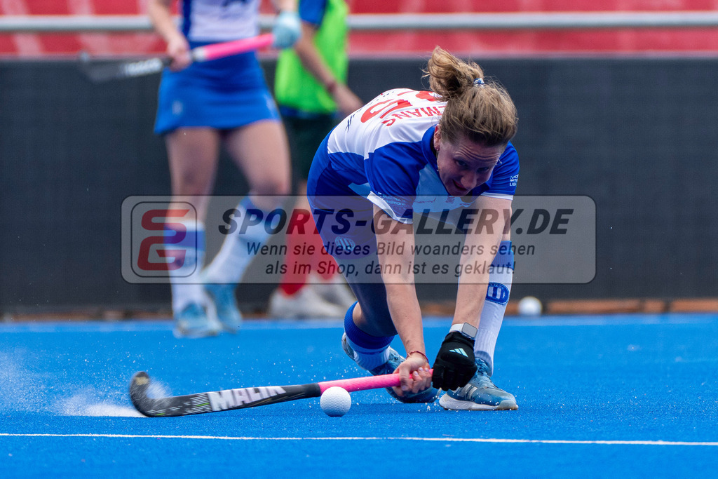 Final4_20250531-1355-HK107713 | Krefeld, Deutschland, 31.05.2025:  Feldhockey Final4 2025 – „Deutsche Feldhockey-Meisterschaften 2025“ im Gerd-Wellen-Hockeyanlage am 31.05.2025 in Krefeld, Deutschland. (Foto von Kramhöller/Fehrmann/Kaste)Krefeld, Germany, 31.05.2025: Feldhockey Final4 2025 – „Deutsche Feldhockey-Meisterschaften 2025“ in Gerd-Wellen-Hockeyanlage at 31.05.2025 in Krefeld, Deutschland. (Foto from Kramhöller/Fehrmann/Kaste)