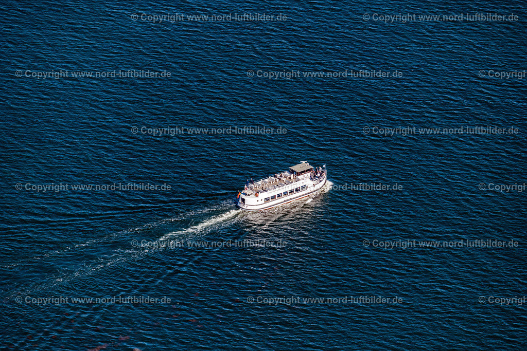 Usedom_MS_Astor_Ückeritzer_Personenschifffahrt_im_Achterwasser_ELS_5023100822 | MöNCHGUT 10.08.2022 Fahrgast- Schiff " MS Astor " auf dem Achterwasser in Peenemünde auf der Insel Usedom im Bundesland Mecklenburg-Vorpommern, Deutschland. // Passenger ship "MS Astor" on the backwaters in Peenemuende on the island of Usedom in the state Mecklenburg - Western Pomerania, Germany. Foto: Martin Elsen