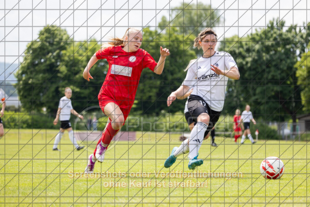 20250518_133626_0103 | #,1.FC Donzdorf (rot) vs. FV Bellenberg (weiß), Fussball, Frauen-Verbandsliga Württemberg, 20. Spieltag, Saison 20242025, Rasenplatz Lautertal Stadion, Süßener Straße 16, 73072 Donzdorf, 18.05.2025 - 1300 Uhr,Foto: PhotoPeet-Sportfotografie/Peter Harich