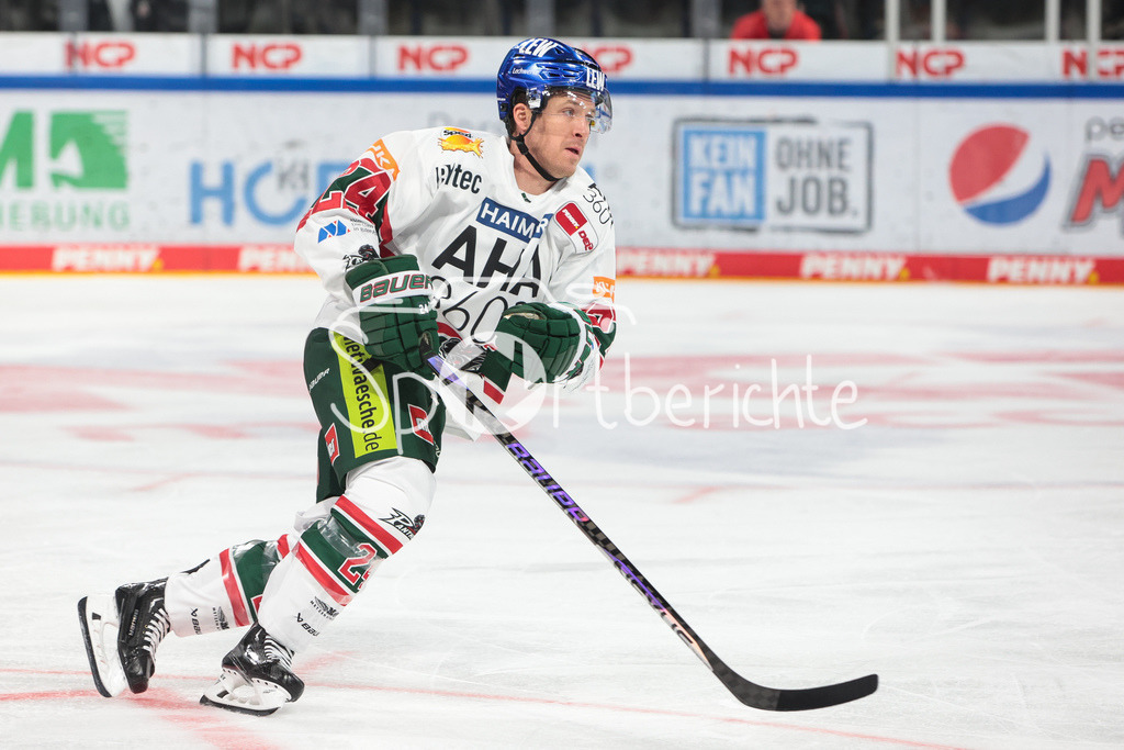 Nuernberg ICE Tigers - Augsburger Panther | Thomas Jordan TREVELYAN (AEV #24) in Aktion