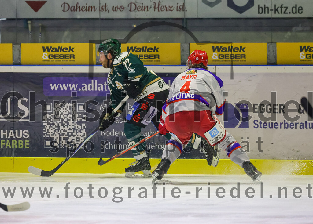 2026-02-15_029_TSV_Erding_gegen_EC_Peiting | Erding, Deutschland, 15.02.2026:Eishockey, Oberliga Süd 2025 / 2026, 47. Spieltag, TSV Erding gegen EC Peiting, Endergebnis: 4:5Grady Hobbs (Erding Gladiators, #22), Simon Mayr (EC Peiting, #4)Foto: Christian Riedel / fotografie-riedel.net