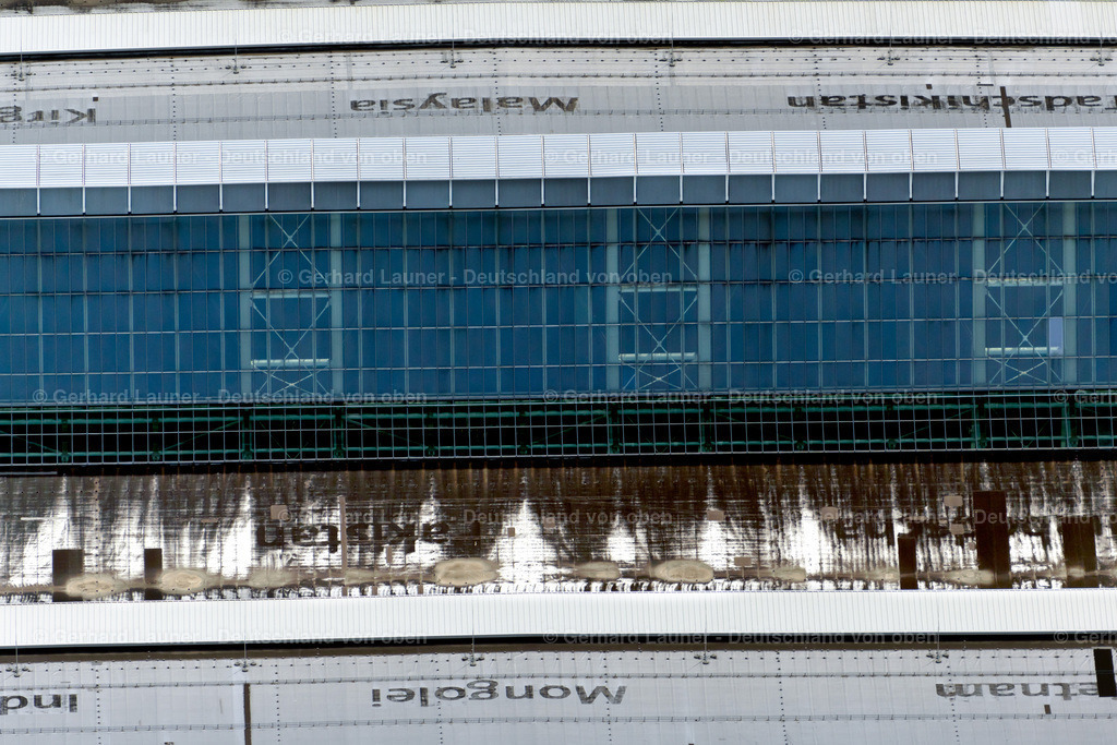 4030810 | HANNOVER 02.06.2020 Fassaden- und Dachkonstruktion der Messehalle 26 an der Straße 5. Allee an der Straße 5. Allee im Ortsteil Mittelfeld in Hannover im Bundesland Niedersachsen, Deutschland. Weiterführende Informationen bei: Deutsche Messe,  THOMAS HERZOG ARCHITEKTEN und Partner mbB,  sbp gmbh - schlaich bergermann und partner. // Facade and roof construction of the exhibition hall 26 on the street 5. Allee on the street 5. Allee in the district Mittelfeld in Hanover in the state Lower Saxony, Germany. Further information at: Deutsche Messe,  THOMAS HERZOG ARCHITEKTEN und Partner mbB,  sbp gmbh - schlaich bergermann und partner. Foto: Gerhard Launer