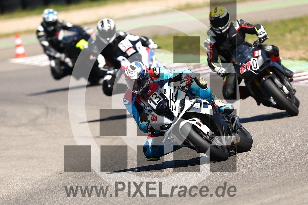 0670-20260426_02436 | Schöne Erinnerungen an spannende Momente - das festzuhalten ist unser Job. PIXELrace.de ist seit 2003 auf den Rennstrecken Europas unterwegs um die Action draußen beim Fahren und die wunderbare Stimmung imm Fahrerlager für euch einzufangen.