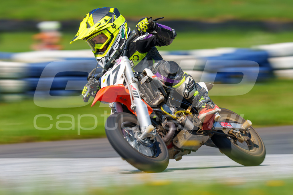 G-Cup + Supermoto Staatsmeisterschaft + Hungarian Supermoto Championship | GRIPcapture steht für authentische Sportfotografie in Österreich – für Momente, die mehr sind als Geschwindigkeit oder Ergebnis. Es geht um Emotion, Spannung, Fokus und den Augenblick, der oft nur einen Wimpernschlag dauert.Ob Motorsport, Teamsport oder 