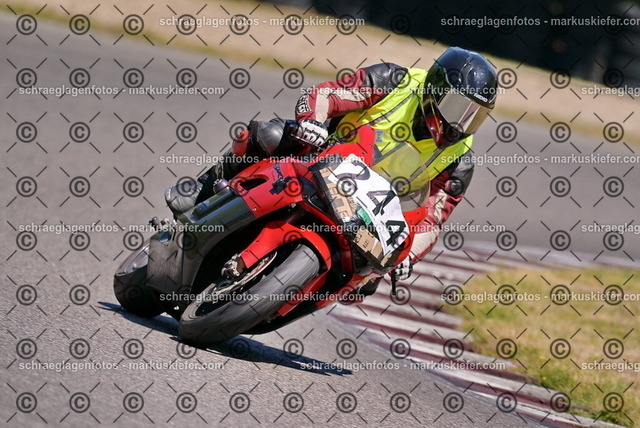26bt04-1195 | markuskiefer.com - Realisiert mit Pictrs.com