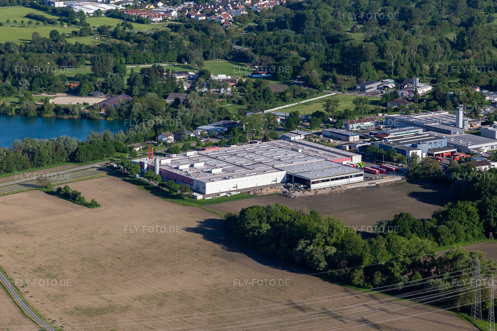Luftbild: Coca-Cola European Partners Deutschland im Ortsteil Neureut in Karlsruhe im Bundesland Baden-Württemberg in Deutschland. Foto: IMG_126741.jpg vom 28.05.2021 durch Werner Riehm/FLY-FOTO.de
