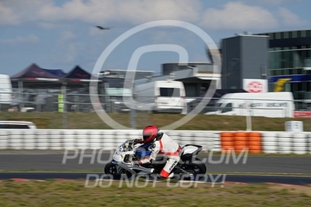 2023_09_11_PBK_14250 | Sportfotografie; SlowMotion; Video; Rennstrecke; Hafeneger; Speer; Racing; RSE; BMW; CBO; Trackday; Motorsportarena; Hockenheimring; Brno; Most; Barcelona; Valencia