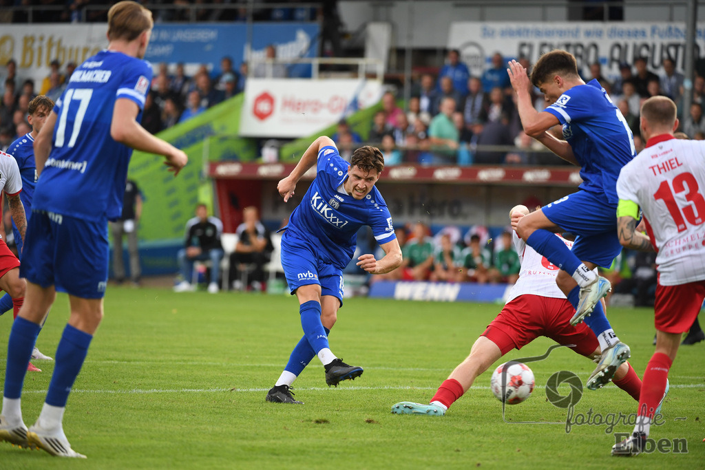 SV Meppen-VfB Lübeck | Herren Regionalliga Nord; SV Meppen (blau)-VfB Lübeck (weiß) am 01.08.2025 in Meppen (Hänsch-Arena), Photo: Philip Eiben 2025 - Realisiert mit Pictrs.com