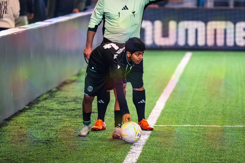 _BLR9396 | Professionelle Fußball- und Sportfotografie. Spielbilder online ansehen und kaufen – Einzelbilder oder komplette Galerien in hoher Qualität. - Realisiert mit Pictrs.com