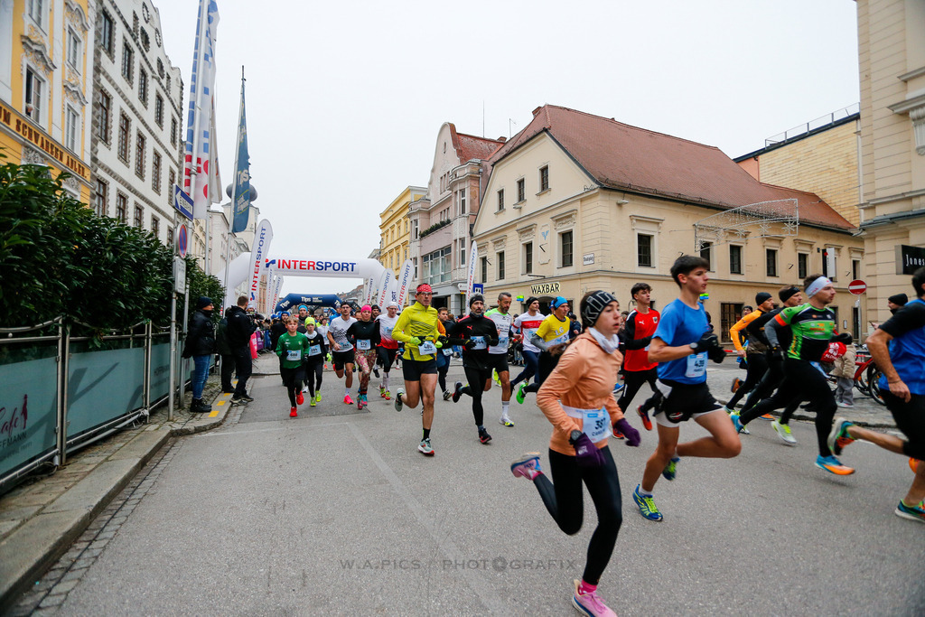 AW_20231231awmac-40 | WELS, 31.12.2023, Sparkasse Silvesterlauf Wels 2023 , Image shows: Photo: WAPICS / Andreas Willdoner