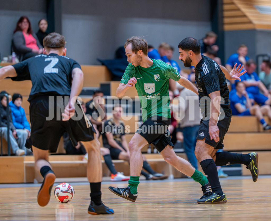Sportler gegen Hunger I 3. Herren TuS Lutten I 1039 | jns.sportfotos - Realisiert mit Pictrs.com
