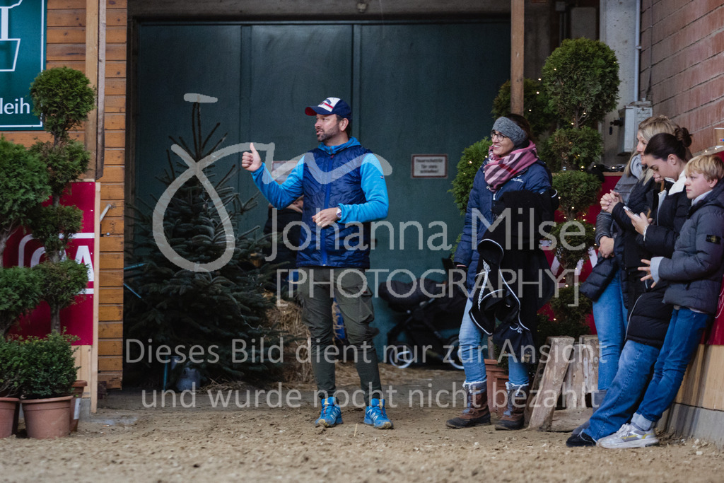 221127_Winterfestival_L-Spr_HPTTY-237 | Deine schönsten Turniermomente als professionelle Fotos! Entdecke hochwertige Pferdesport-Fotografie im Online-Shop. Jetzt Fotos finden & bestellen!