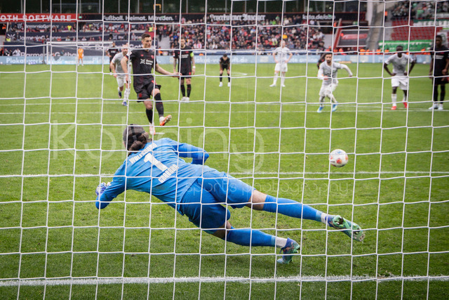 German Bundesliga, Bayer 04 Leverkusen vs. VfL Wolfsburg, 04.04.2026 | LEVERKUSEN, GERMANY - APRIL 4, 2026 :  Patrik Schick (Bayer 04 Leverkusen, 14) scores by penalty (3:3), keeper Kamil Grabara (VfL Wolfsburg, 1) jumps into the wrong corner during the German Bundesliga match on gameday 28 between Bayer 04 Leverkusen vs. VfL Wolfsburg at BayArena on April 4, 2026 in Leverkusen, Germany. DFL REGULATIONS PROHIBIT ANY USE OF PHOTOGRAPHS AS IMAGE SEQUENCES AND/OR QUASI-VIDEO.