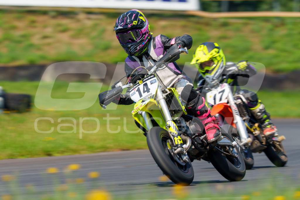 G-Cup + Supermoto Staatsmeisterschaft + Hungarian Supermoto Championship | GRIPcapture steht für authentische Sportfotografie in Österreich – für Momente, die mehr sind als Geschwindigkeit oder Ergebnis. Es geht um Emotion, Spannung, Fokus und den Augenblick, der oft nur einen Wimpernschlag dauert.Ob Motorsport, Teamsport oder 