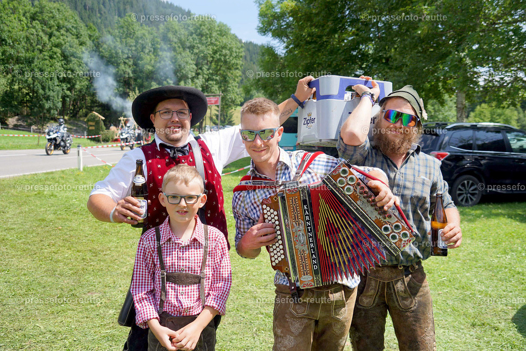 h-news-2023-Juli23-Regimentsschuetzenfest4-Steeg-ZELT-DSC07582 | Info aus dem Bezirk Reutte/Ausserfern Tirol sowie eine umfangreiche Bilddatenbank über die gesamte Region: Lechtal, Talkessel Reutte, Tannheimertal, Zwischentoren. Lech, Plansee, Zugspitze, Grenztunnel, B179, Fernpassstraße, Verkehr, Lawinen, Tradition, - Realisiert mit Pictrs.com