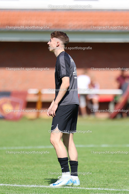 Fußball I Herren I Saison 2025-2026 I Verbandsliga Süd I 7. Spieltag I SV Schackendorf - SV Azadi Lübeck I 06.09.2025.002 | Luca Maurice Lübcke (99, SV Azadi Lübeck) - Realisiert mit Pictrs.com