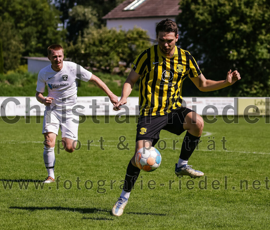 2023-08-19_048_FC_Moosinning_gegen_SV_Reichertsheim | Moosinning, Deutschland, 19.08.2023:
Fußball, Bezirksliga Oberbayern Ost 2023 / 2024, 5. Spieltag, FC Moosinning gegen SV Reichertsheim, Endergebnis: 0:4

Liam Fitzpatrick (FC Moosinning, #22)

Foto: Christian Riedel / fotografie-riedel.net