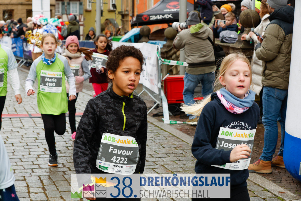 400m AOK Junior Cup | 3 Koenigslauf 2024 400m AOK Junior Cup - Realisiert mit Pictrs.com