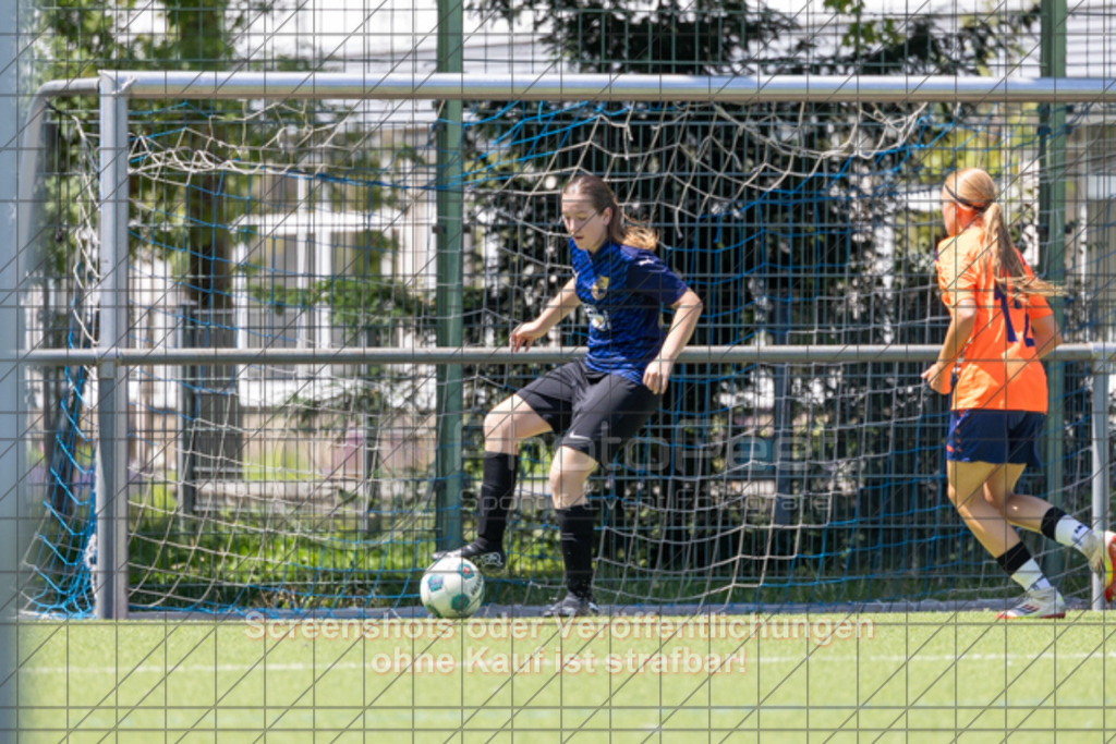 20250622_141851_0240 | #,ASV Eislingen (blau) vs. Tura Untermünkheim (orange), Fussball, Aufstiegsspiel in B-Juniorinnen-VS Nord Runde 2 - WfV, Saison 2024/2025, Kunstrasensportplatz im Ösch, Staufeneckerstraße, 73054 Eislingen, 22.06.2025 - 14:00 Uhr,Foto: PhotoPeet-Sportfotografie/Peter Harich