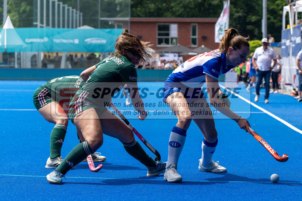 Final4_20250531-1341-HK107703 | Krefeld, Deutschland, 31.05.2025:  Feldhockey Final4 2025 – „Deutsche Feldhockey-Meisterschaften 2025“ im Gerd-Wellen-Hockeyanlage am 31.05.2025 in Krefeld, Deutschland. (Foto von Kramhöller/Fehrmann/Kaste)Krefeld, Germany, 31.05.2025: Feldhockey Final4 2025 – „Deutsche Feldhockey-Meisterschaften 2025“ in Gerd-Wellen-Hockeyanlage at 31.05.2025 in Krefeld, Deutschland. (Foto from Kramhöller/Fehrmann/Kaste)