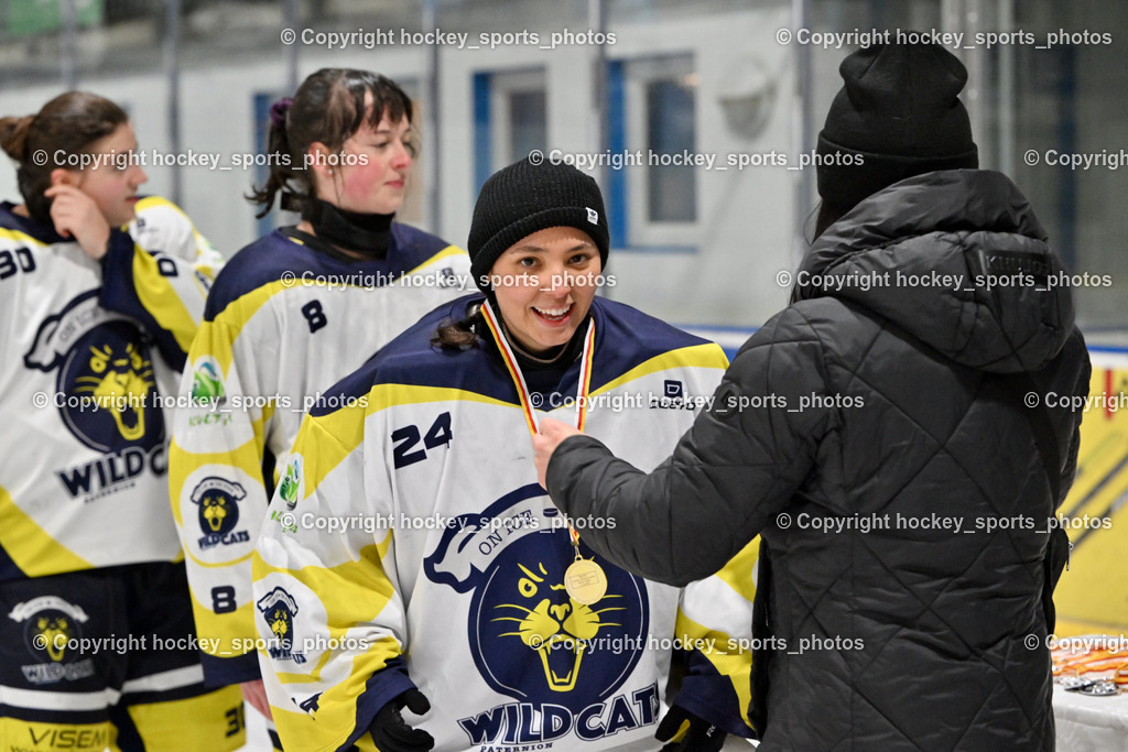 WILDCATS PATERNION & Lady Hawks Siegerehrung-Meisterfeier | #24 EisendleAlexandra Wildcats Paternion, Medailienübergabe, WILDCATS PATERNION &amp; Lady Hawks Siegerehrung-Meisterfeier, WILDCATS PATERNION &amp; Lady Hawks Siegerehrung-Meisterfeier am 12.03.2025 in Steindorf (Ossiachersee Halle), Austria, (Photo by Bernd Stefan)