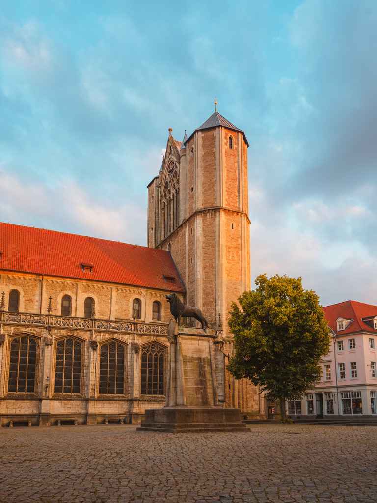 Dom St. Blasii | Entdecke exklusive Fotokunst aus Braunschweig: Bildband, Leinwände, Postkarten, Kalender, digitale Downloads & Bildlizenzen. Jetzt im offiziellen Beautiful Braunschweig Shop! - Realisiert mit Pictrs.com