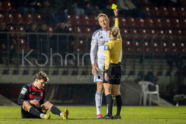 3rd Division, FC Viktoria Koeln vs. 1. FC Saarbruecken, 23.01.2026 | COLOGNE, GERMANY - JANUARY 23: yellow card for Robin Bormuth (1. FC Saarbrücken, 32) during the third german league match on gameday 21 between FC Viktoria Koeln vs. 1. FC Saarbruecken at Höhenberg Sportpark on January 23, 2026 in Cologne, Germany. DFL REGULATIONS PROHIBIT ANY USE OF PHOTOGRAPHS AS IMAGE SEQUENCES AND/OR QUASI-VIDEO.
