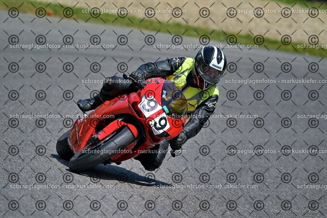 26BT02-1755 | markuskiefer.com - Realisiert mit Pictrs.com