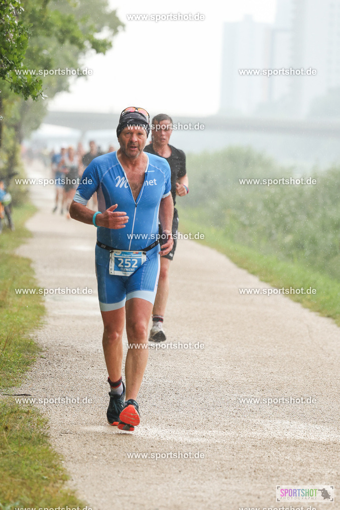LUR_1325 | 34. M-net Erlanger Triathlon 2025 #erlangertriathlon  #mnettriathlon2025 #mnettriathlon #team #olympischedistanz #mitteldistanz #triathlon #maindonaukanal  #erlangertriathlon2025 #yourpictrs #tv1848 #tv1848erlangen  #triathlonbayern #sportinerlangen #demsportverbunden #sportshot_your_pictrs Copyright: www.sportshot.de