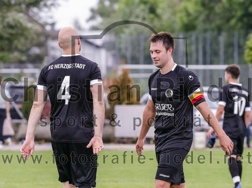 2023-07-02_118_SV_Walpertskirchen_II_gegen_FC_Herzogstadt_II | Walpertskirchen, Deutschland, 02.07.2023:
Fußball, A-Klasse 2023 / 2024, Testspiel, SV Walpertskirchen II gegen FC Herzogstadt II, Endergebnis: 2:0

Foto: Christian Riedel / fotografie-riedel.net