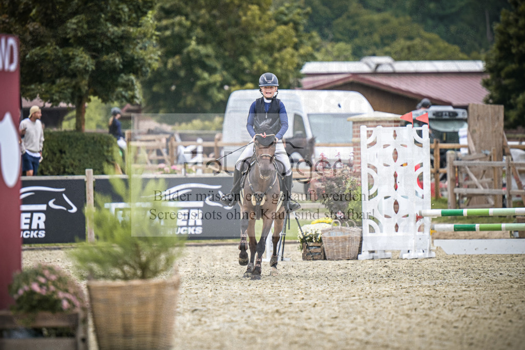 DOS_1001 | Entdecke hochwertige Reitturnierfotos von Foto Oger. Professionell, emotional und authentisch – jetzt Lieblingsmomente im Shop bestellen.Deutschlandweite Turnierfotografie. - Realisiert mit Pictrs.com