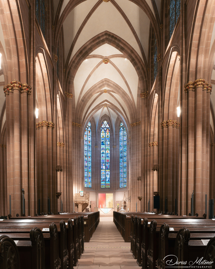 Katharinenkirche in Oppenheim | Die imposante Katharinenkirche in Oppenheim gilt als eine der bedeutendsten gotischen Kirchen am Rhein. Ihre Errichtung erfolgte in mehreren Bauabschnitten im 13., 14. und 15. Jahrhundert. Heute ist sie eine der schönsten Sehenswürdigkeiten in Rheinhessen.