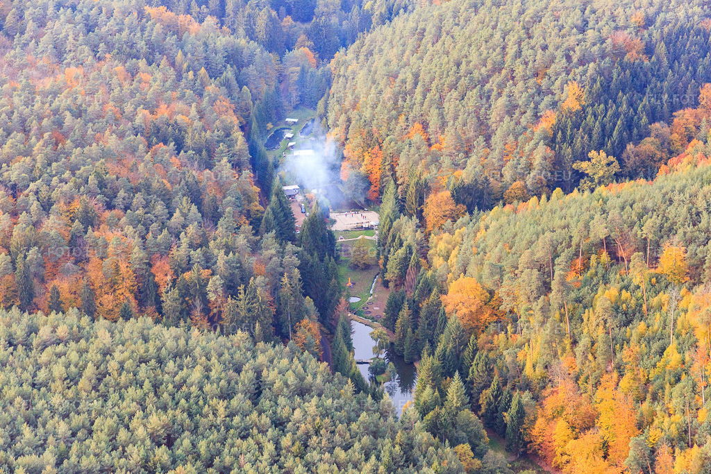 Vue aérienne: Bruderthal à Rothbach dans le département Bas Rhin, France – .Photo: IMG_084809.jpg prise le 24/10/2015 par Werner Riehm/FLY-FOTO.eu – Résolution de l'original: 5472 x 3648 px