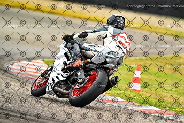 25bt02-0023 | markuskiefer.com - Realisiert mit Pictrs.com