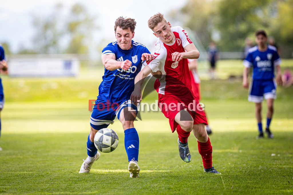 SV Raisting gegen SV Untermenzing | Fußball Herren Bezirksliga Oberbayern 2025/26 29. Spieltag, SV Raisting gegen SV Untermenzing, 20260510,Zweikampf,2026-05-10 in 82399 Raisting (Raiffeisen Arena Raisting, Wielenbacher Str. 52), Philipp SIMONIDES (SV Untermenzing 26), Lukas MATZ (SV Raisting 16)Copyright: WolfgangxLindner www.foto-lindner.de