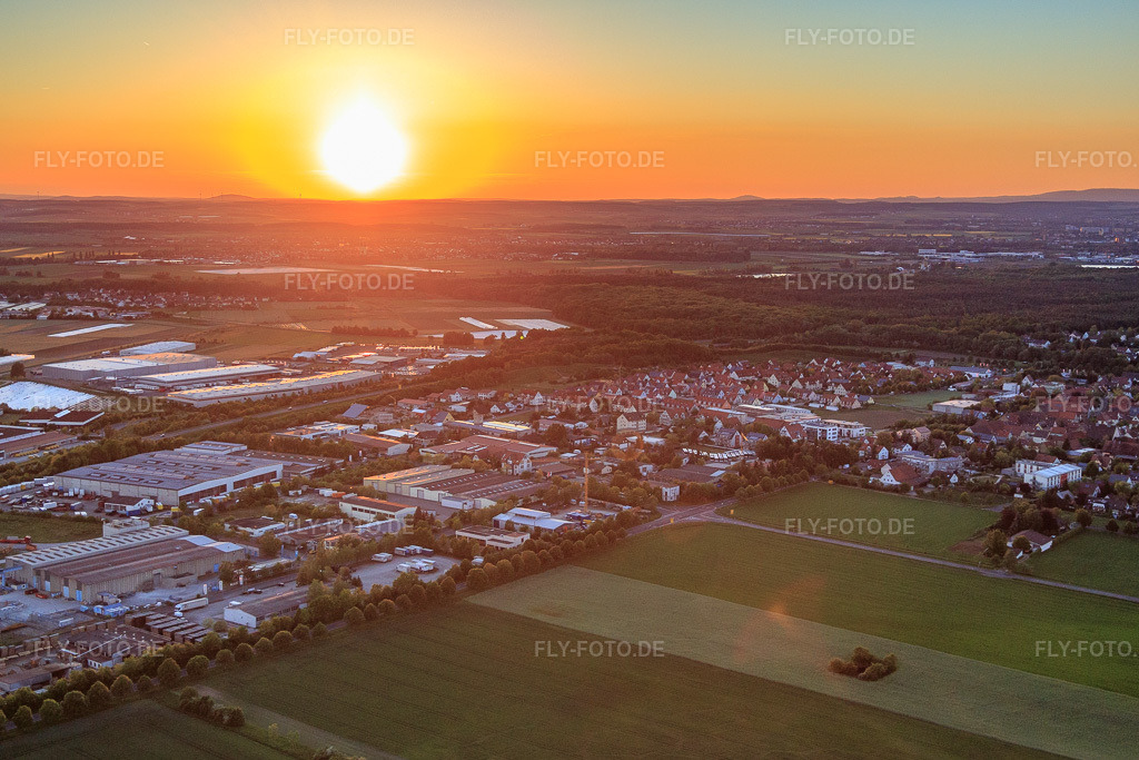 Luftbild: Industriegebiet bei Sonnenuntergang in Schwebheim im Bundesland Bayern in Deutschland. Foto: IMG_079204.jpg vom 15.05.2015 durch Werner Riehm/FLY-FOTO.de