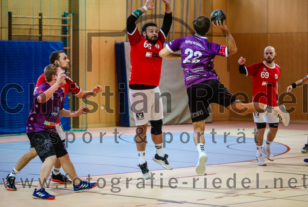 2023-10-21_029_SpVgg_Altenerding_III_gegen_TSV_Taufkirchen-Vils | Erding, Deutschland, 21.10.2023:
Handball, Bezirksklasse Männer Staffel Ost 2023 / 2024, 4. Spieltag, SpVgg Altenerding III gegen TSV Taufkirchen/Vils, Endergebnis: 27:32

Sebastian Huber (SpVgg Altenerding, #15), Patrick Mühlenbeck (TSV Taufkirchen/Vils, #66), Thomas Peteranderl (SpVgg Altenerding, #22), Andreas Rej (TSV Taufkirchen/Vils, #69)

Foto: Christian Riedel / fotografie-riedel.net
